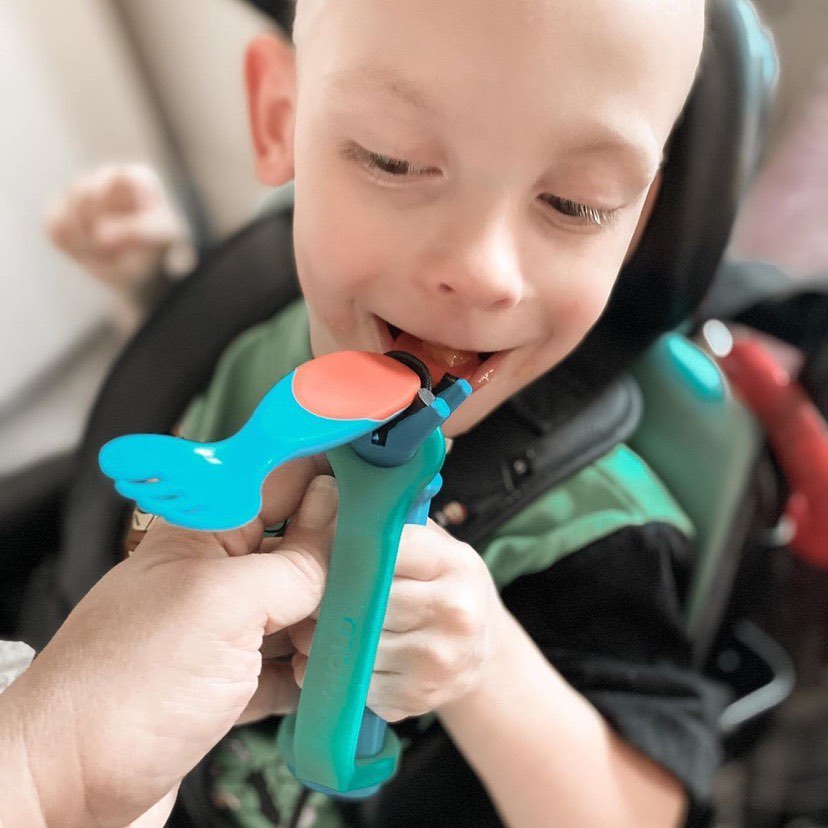 Kid with CP using Functionalhand to self feed