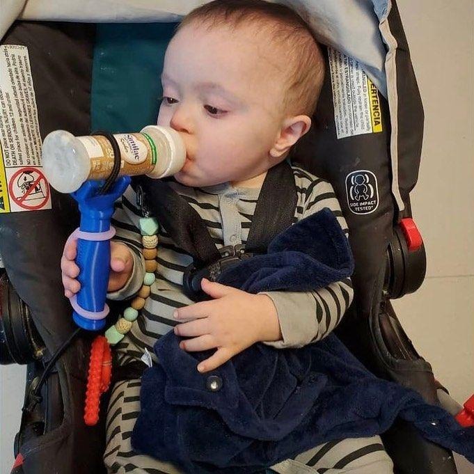 Self feeding with functionalhand